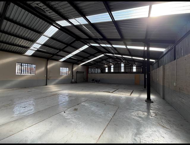 849M² WAREHOUSE TO LET IN CHLOORKOP
